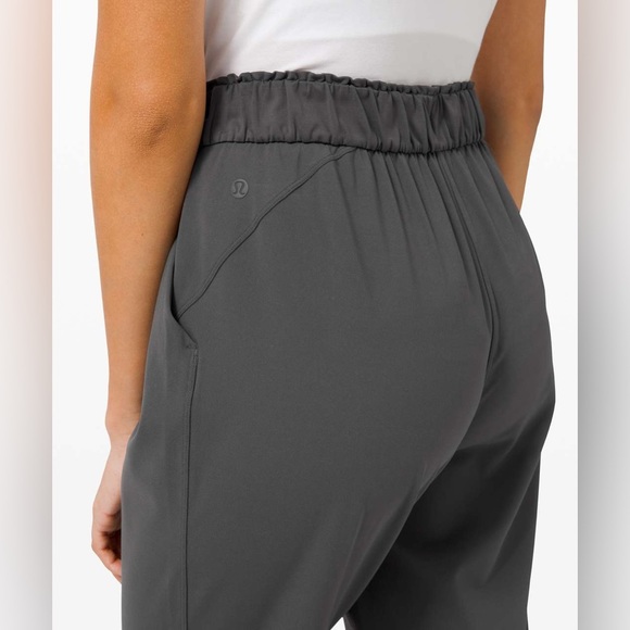 Lululemon Keep Moving Pant in Graphite Grey - Picture 2 of 8